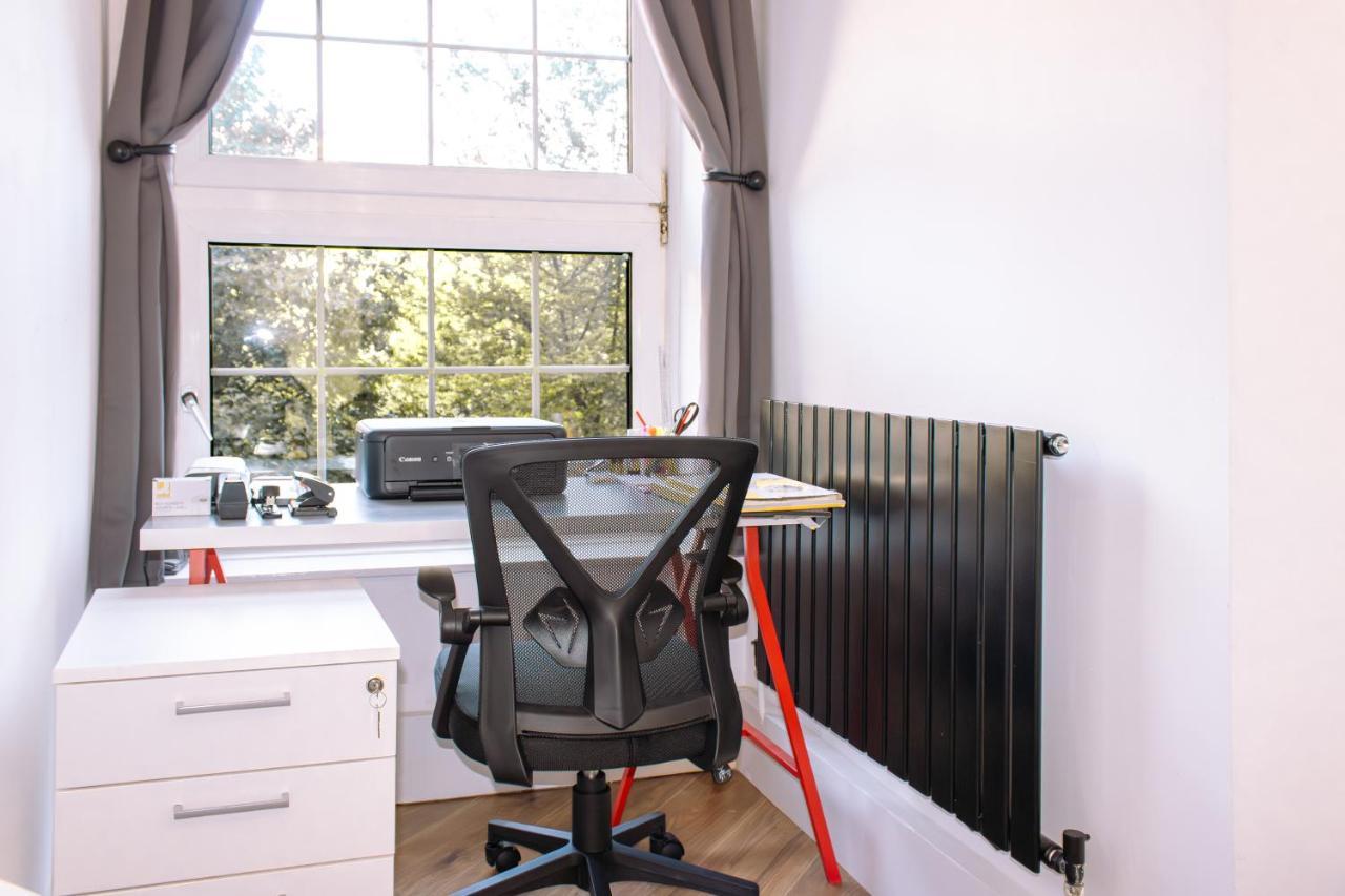 Nice 4 Bedroom Apartment Near City Centre 2-Min Walk To Metro !! Business & Family Friendly!! London Luaran gambar