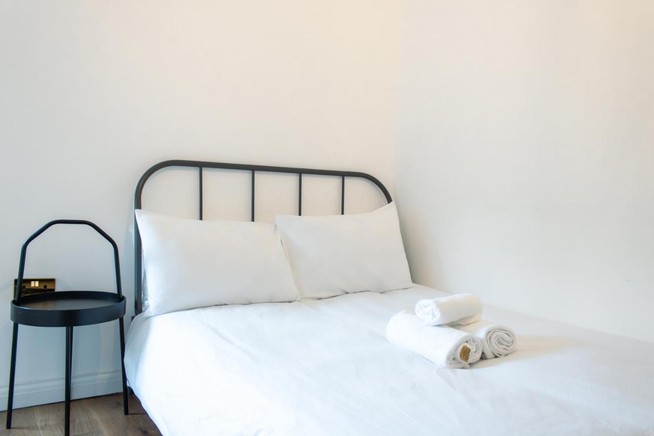Nice 4 Bedroom Apartment Near City Centre 2-Min Walk To Metro !! Business & Family Friendly!! London Luaran gambar