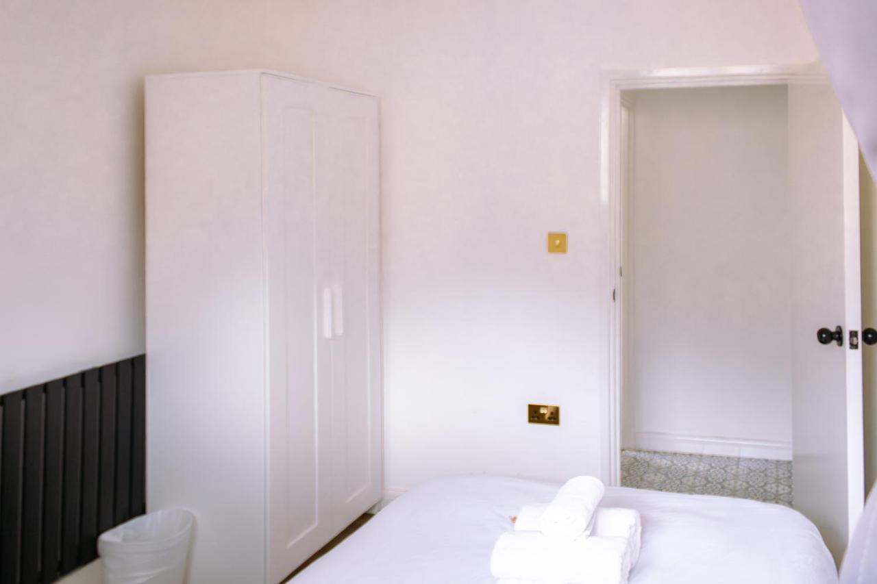 Nice 4 Bedroom Apartment Near City Centre 2-Min Walk To Metro !! Business & Family Friendly!! London Luaran gambar