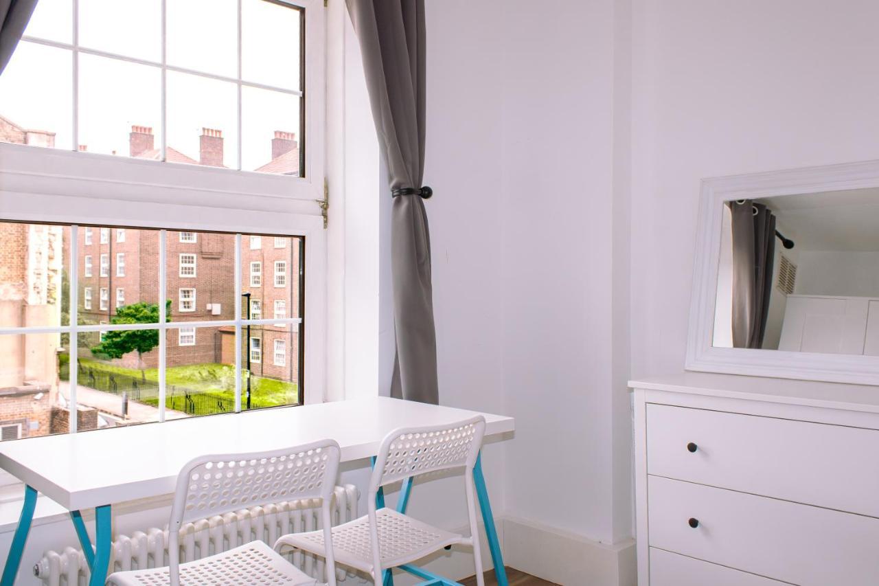 Nice 4 Bedroom Apartment Near City Centre 2-Min Walk To Metro !! Business & Family Friendly!! London Luaran gambar