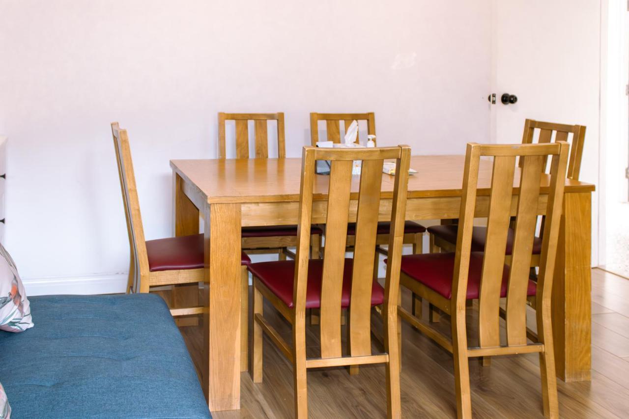 Nice 4 Bedroom Apartment Near City Centre 2-Min Walk To Metro !! Business & Family Friendly!! London Luaran gambar