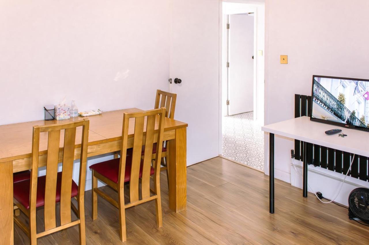 Nice 4 Bedroom Apartment Near City Centre 2-Min Walk To Metro !! Business & Family Friendly!! London Luaran gambar