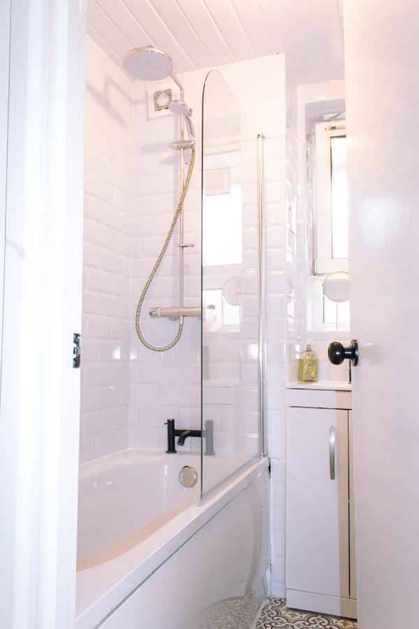 Nice 4 Bedroom Apartment Near City Centre 2-Min Walk To Metro !! Business & Family Friendly!! London Luaran gambar
